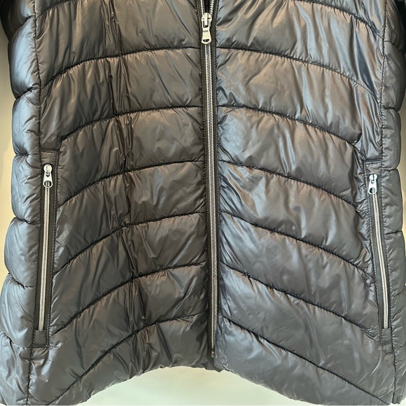 GAP Black Puffer Coat Womens Size Medium Winter Full Zip Ski Jacket Warm Layers - Picture 3 of 7